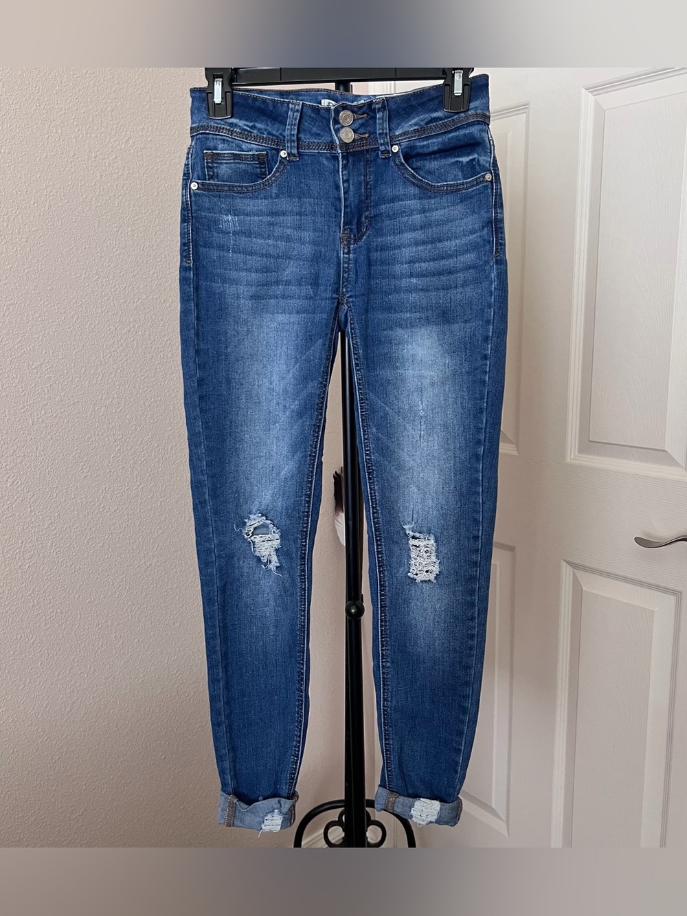 mid-rise distressed ankle jeans